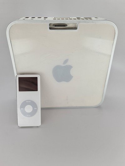 初代 Mac Mini 曝光：带有可用于 iPod nano 的底座