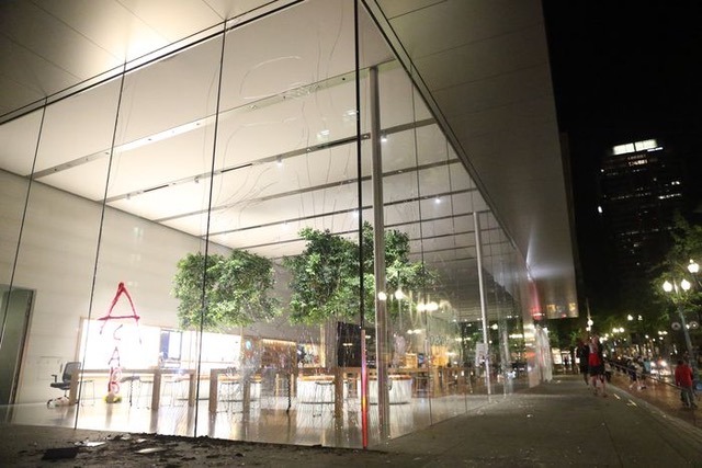 消息称苹果将再次重新开放部分美国 Apple Store
