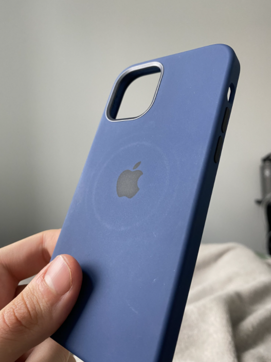 苹果警告称 MagSafe 充电器可能会在皮革保护壳上留下圆形印记