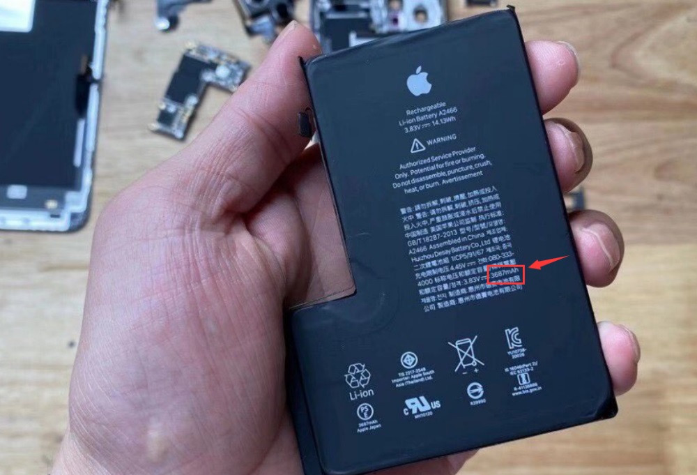 iPhone 12 Pro Max 首拆：L 型电池容量缩水，仅 3687mAh