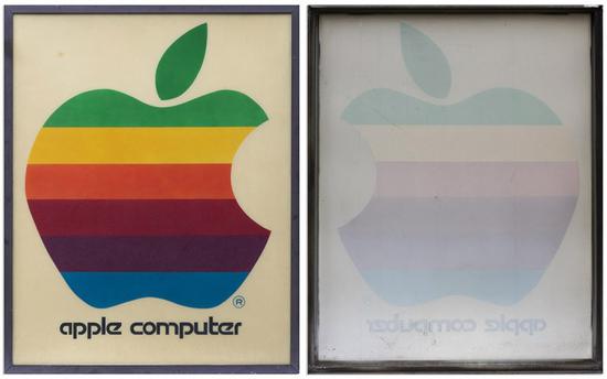一款亚克力苹果零售标志牌将被拍卖，起拍价 1.2 万美元