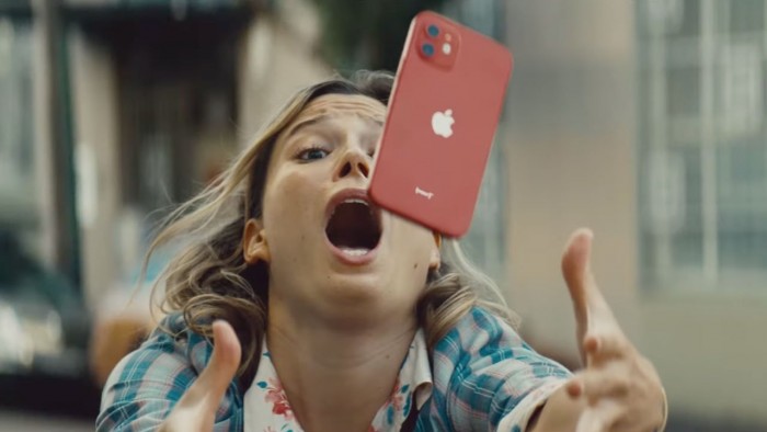 苹果发布 iPhone 12 新广告：强调超瓷晶面板的坚固性