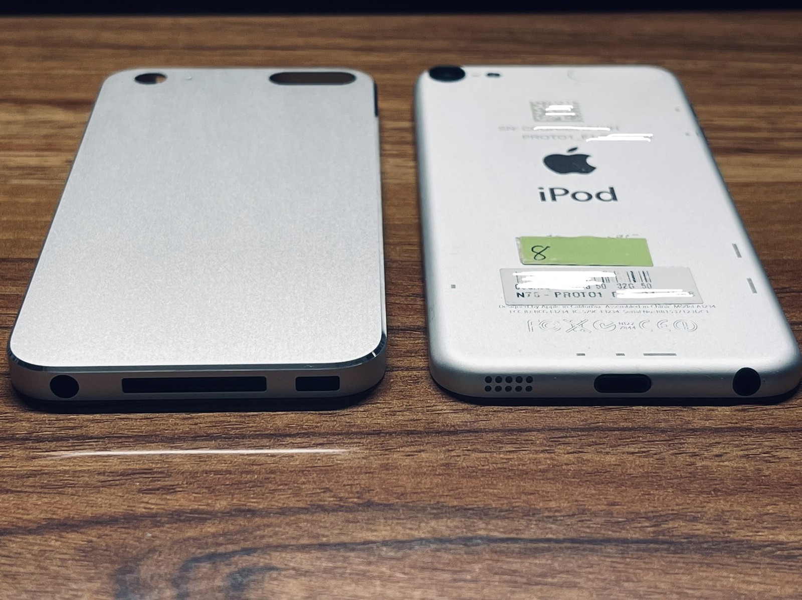 网友分享未发布的直角边 iPod Touch 原型机