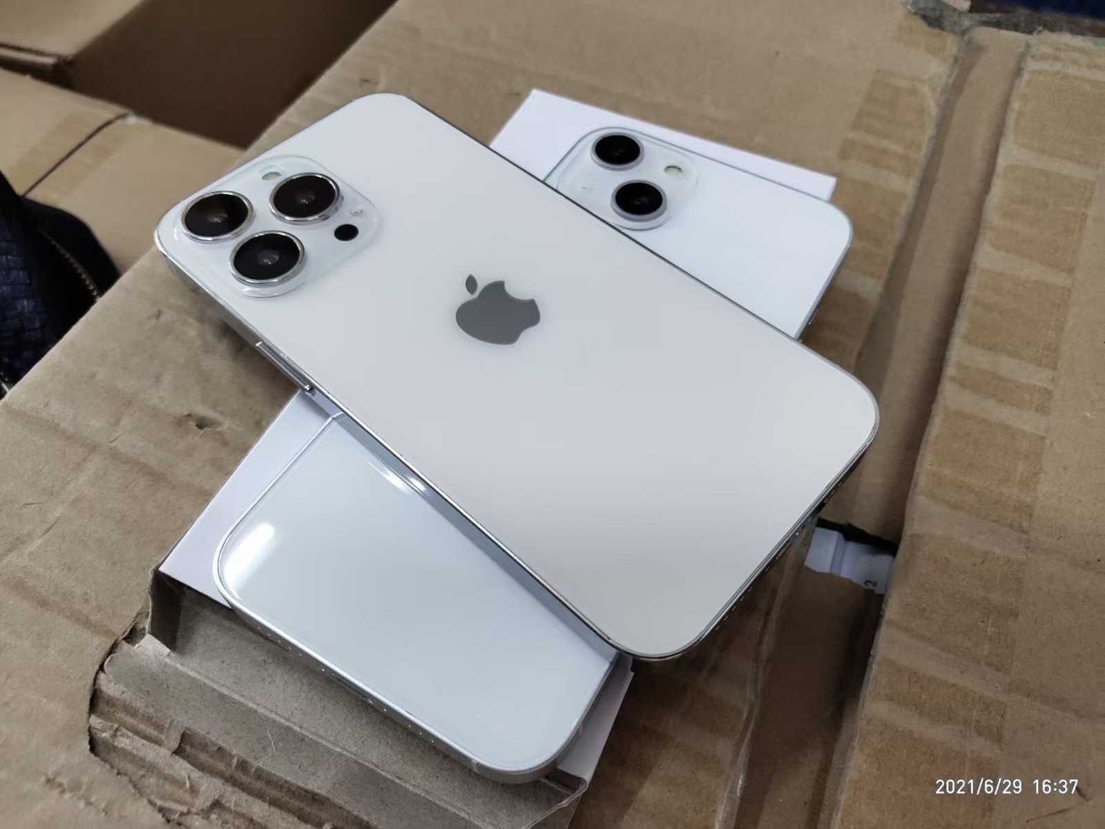 更多 iPhone 13 模型机照片曝光：摄像头对角线排布