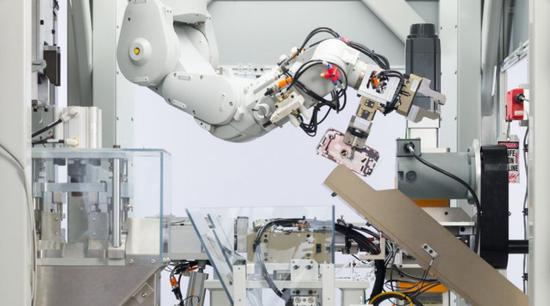 新专利显示苹果公司回收机器人可保护自己免受电池爆炸影响