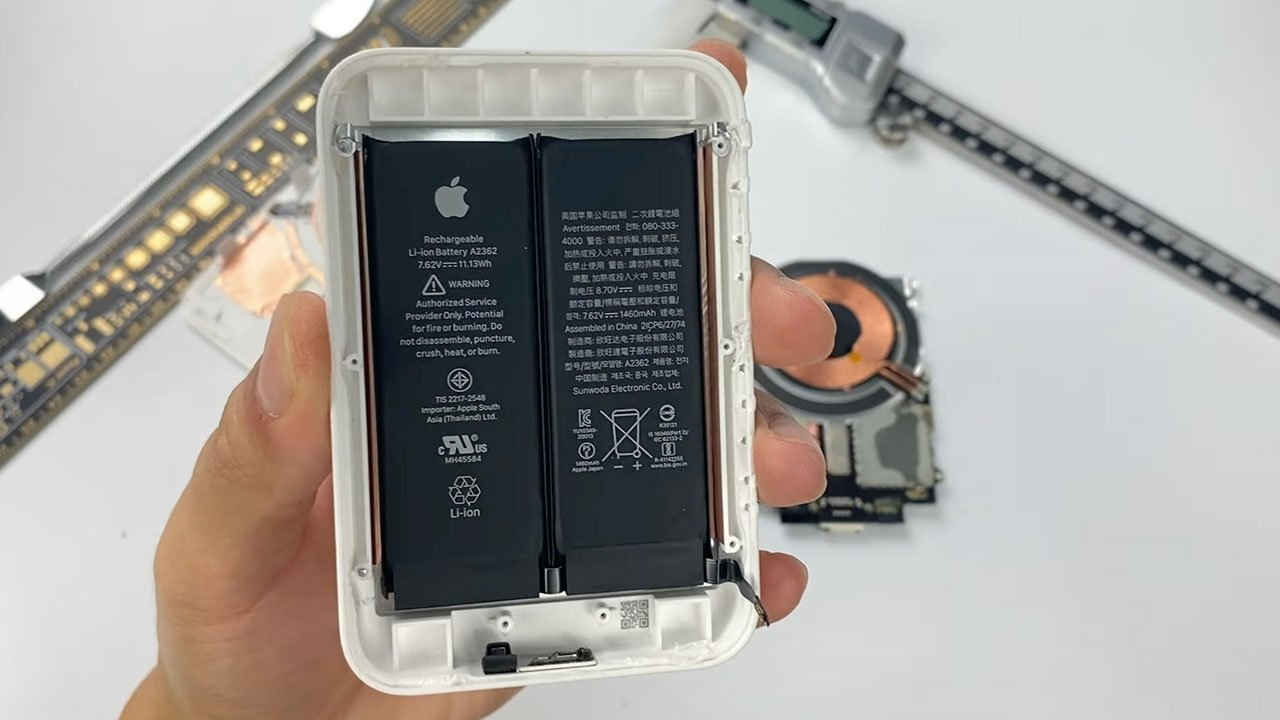 苹果全新 MagSafe 充电宝拆解：两块 5.733Wh 电池，结构精巧